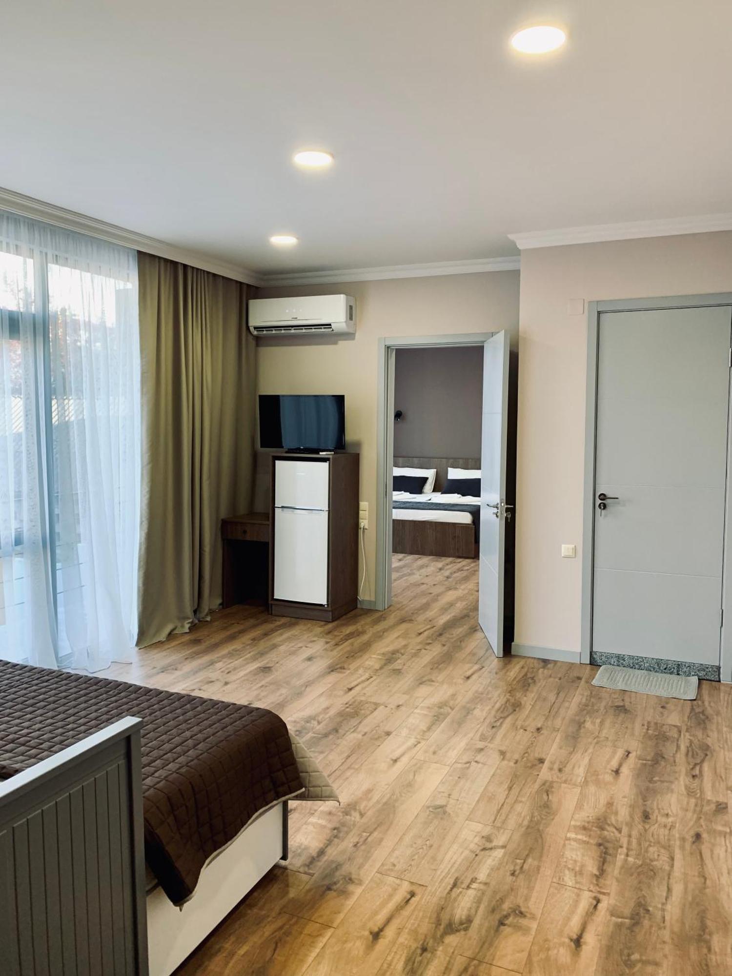 Guest House Smile Кобулети Екстериор снимка