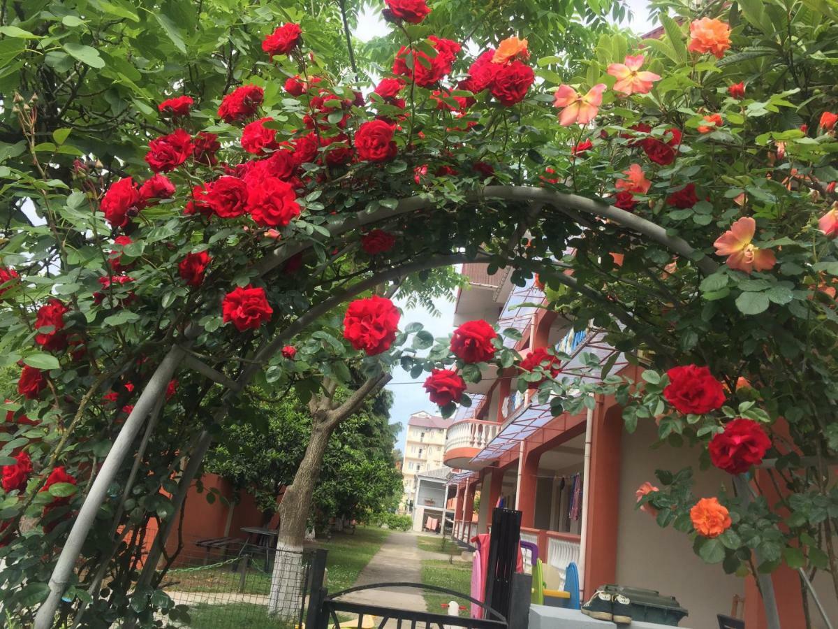 Guest House Smile Кобулети Екстериор снимка