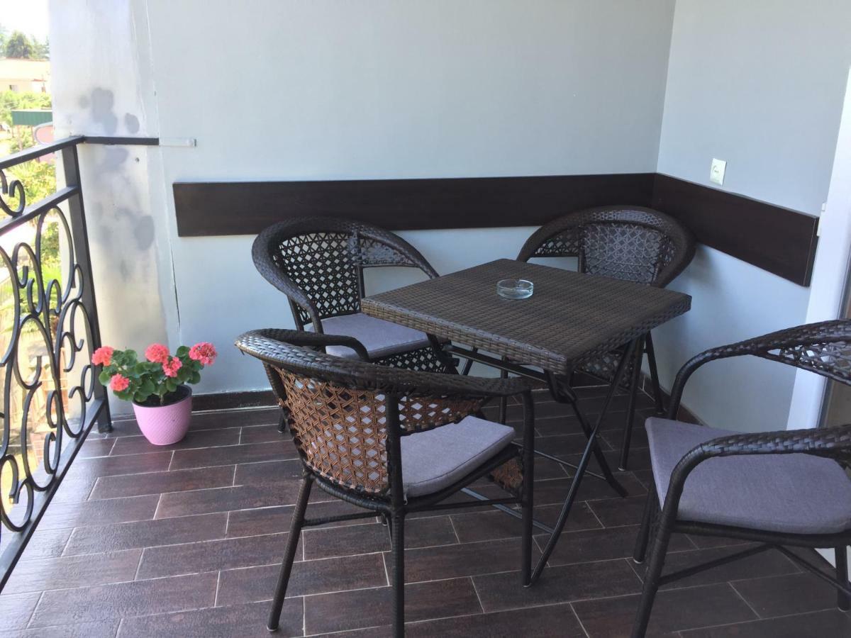 Guest House Smile Кобулети Екстериор снимка